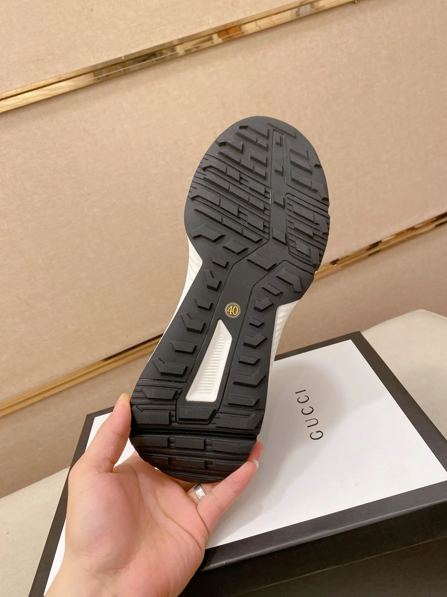 Men's clothing and shoes💰:462💰 (GUCCI) The latest model from the official website🎁🎁Casual and fashionable men's shoes👟, hot style💥The version is simple and elegant, exclusive for trendy men. The unique latest brand elements from the official website👑Original Gucci decoration, fashionable and generous, the fabric is original cowhide ✅Mesh breathable lining, the official website specifies wear-resistant casual outsole, the classic model is taken in kind at the counter🎬38-44 (can be customized for 45 non-refundable)